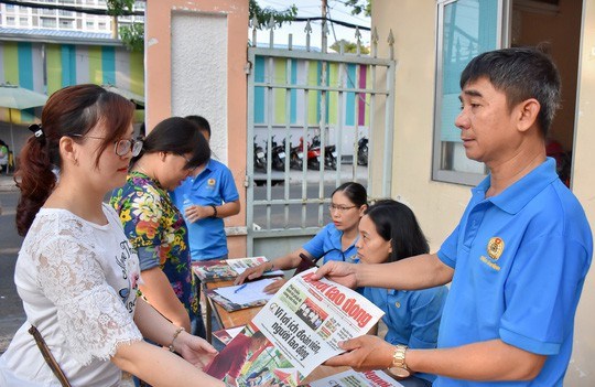 Hôm nay bắt đầu tháng công nhân. Đây là dịp nhắc nhở công đoàn các cấp đẩy mạnh chăm lo cho đoàn viên công đoàn và người lao động (Thời sự đêm 1/5/2019)