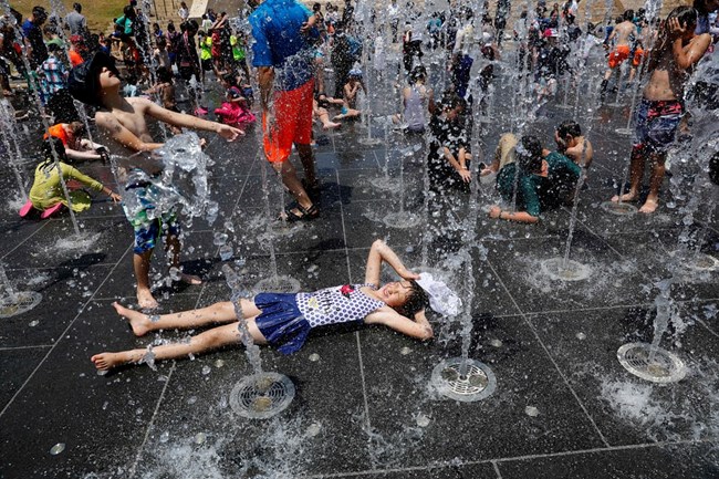 Châu Âu vật lộn trong nắng nóng kỷ lục (26/6/2019)