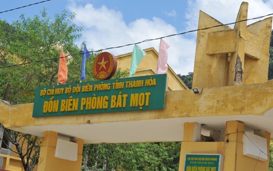 THỜI SỰ 18H00 CHIỀU 4/6/2019: Đồn Biên phòng Bát Mọt, tỉnh Thanh Hóa nhận đỡ đầu 2 người con của Thiếu tá Biên phòng hy sinh vào chiều qua khi bắt vụ vận chuyển 12.000 viên ma túy tổng hợp