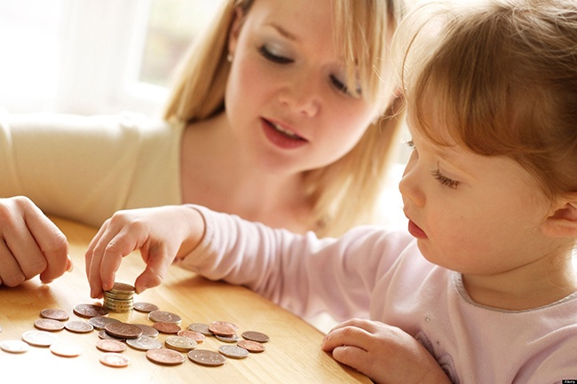 Khi nào thì cho trẻ em tiếp xúc với tiền và cần dạy trẻ chi tiêu tiền như thế nào cho hợp lý? (11/7/2019)