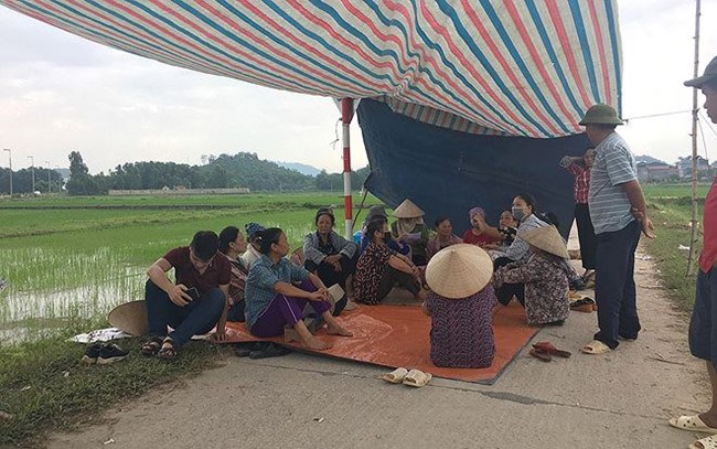 Câu chuyện lòng tin nhìn từ việc người dân chặn xe rác Nam Sơn (Hà Nội) (5/7/2019)