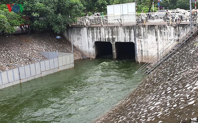 THỜI SỰ 21H30 ĐÊM 17/7/2019: Công ty Trách nhiệm hữu hạn Một thành viên Thoát nước Hà Nội phản hồi về việc xả nước hồ Tây ảnh hưởng đến kết quả thử nghiệm xử lý ô nhiễm tại sông Tô Lịch