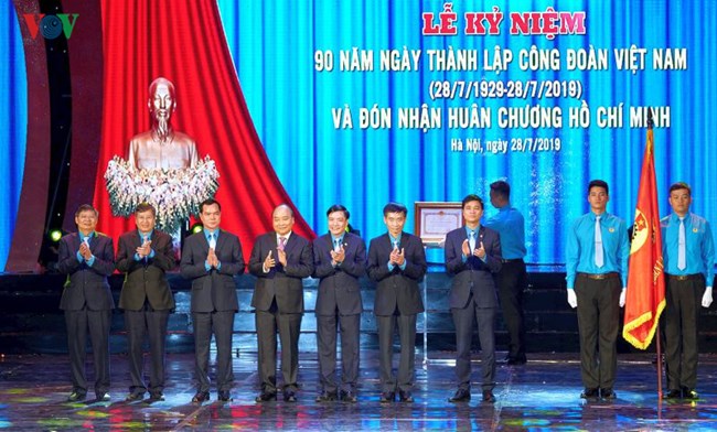 THỜI SỰ 12H00 TRƯA 28/7/2019: Thủ tướng Nguyễn Xuân Phúc dự Lễ mít tinh kỷ niệm 90 năm Ngày thành lập Công đoàn Việt Nam