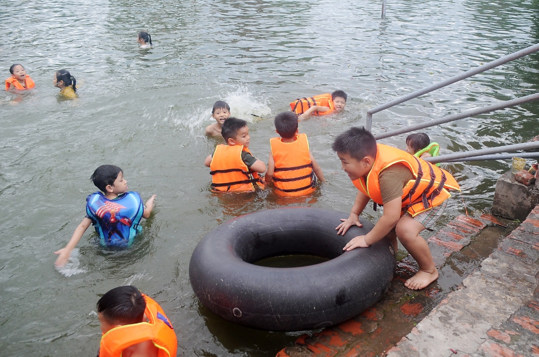Cần trang bị cho trẻ những kỹ năng gì để phòng chống đuối nước? (12/7/2019)