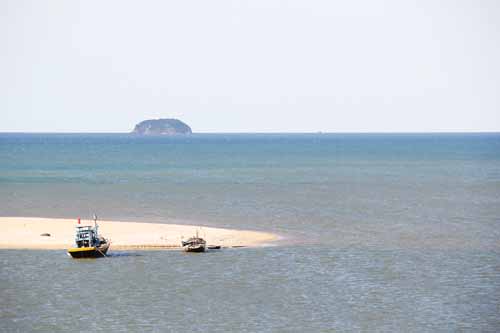 Một bãi biển đẹp, hoang sơ và được mệnh danh là “Nàng công chúa chưa được đánh thức” ở Hà Tĩnh (2/8/2019)