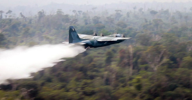 Brazil huy động máy bay quân sự dập lửa cứu rừng Amazon (27/8/2019)