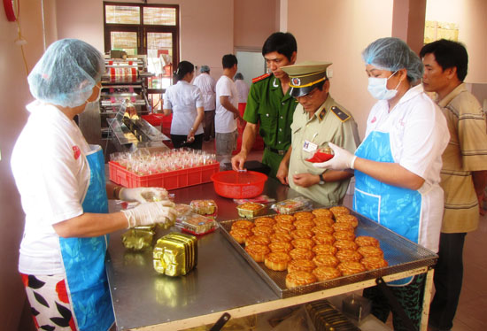 Tăng cường kiểm tra, kiểm soát thị trường dịp Tết Trung thu (6/8/2019)