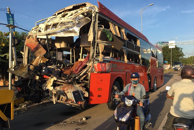 THỜI SỰ 12H TRƯA 21/8/2019: Xảy ra hai vụ tai nạn giao thông đặc biệt nghiêm trọng tại tỉnh Hòa Bình và Khánh Hòa khiến hàng chục người thương vong.