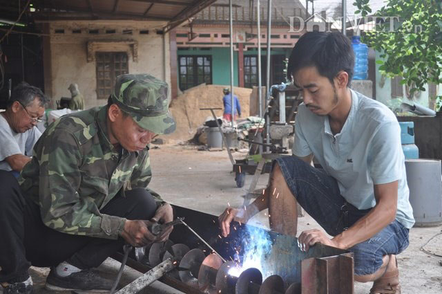 Trò chuyện với chàng thanh niên kiếm tiền tỷ từ phế phẩm lâm nghiệp (18/9/2019)