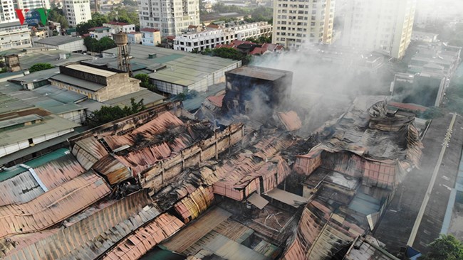 THỜI SỰ 21H30 ĐÊM 8/9/2019: Công ty cổ phần bóng đèn phích nước Rạng Đông thừa nhận, nhiều bóng đèn huỳnh quang bị cháy trong vụ hỏa hoạn cuối tháng trước có sử dụng thủy ngân lỏng có độc tính cao chứ không phải hợp chất amalgam như báo cáo gửi cơ quan chức năng trước đó