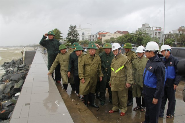 Phó Thủ tướng Trịnh Đình Dũng: bảo vệ tính mạng người dân, tích cực tìm kiếm 26 thuyền viên mất tích (28/10/2020)