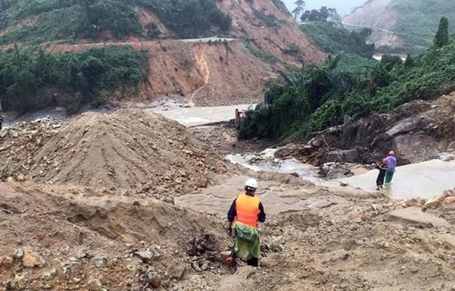  Liên tiếp sạt lở đất do mưa lũ gây hậu quả nghiêm trọng: Liệu có giải pháp phòng tránh hiệu quả? (30/10/2020)