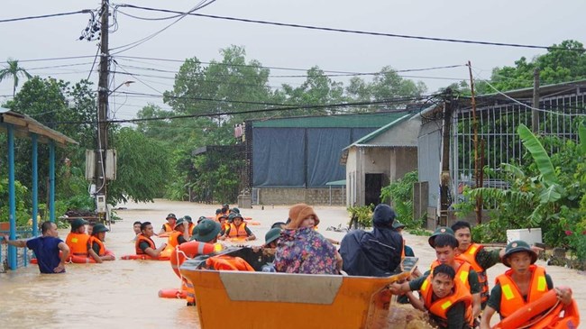 Tình quân dân trong mưa lũ (15/10/2020)