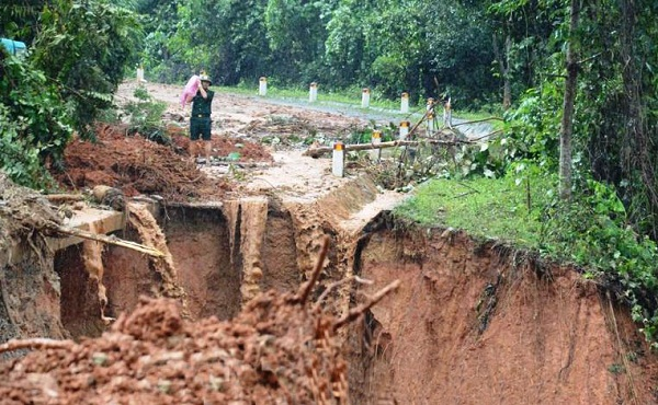 Loạt bài “Thiên tai và nhân họa – Nhìn từ trận lũ lịch sử miền Trung”, Bài 2: Thiên tai dữ dội: trả giá cho những hành động của con người (30/10/2020)