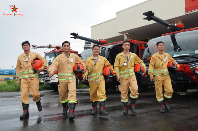  Chữa cháy cho tàu bay ở phi trường Tân Sơn Nhất có gì khác biệt? (6/10/2020)