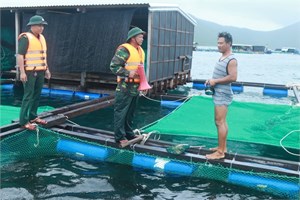 Sơ tán dân khỏi vùng nguy cơ sạt lở, không để ai ở lại lồng bè nuôi trồng thuỷ sản (9/11/2020)