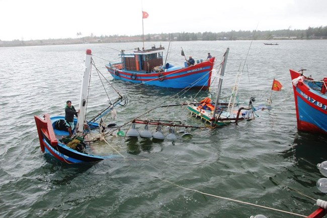 Hướng dẫn ngư dân tàu cá đảm bảo an toàn trong trường hợp có bão (14/11/2020)