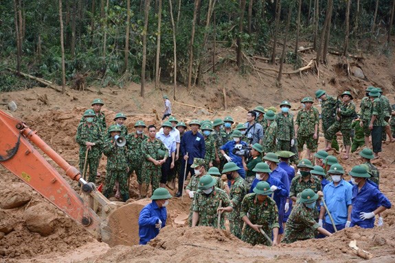 THỜI SỰ 21H30 ĐÊM 19/11/2020: Lực lượng cứu nạn, cứu hộ tiếp tục tìm kiếm các nạn nhân còn mất tích sau vụ sạt lở đất tại thủy điện Rào Trăng 3.