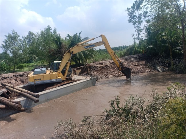 Sóc Trăng: Khẩn trương gia cố đê bao chống triều cường (15/11/2020)