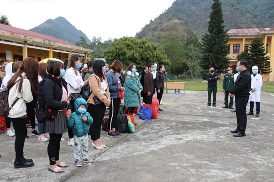 THỜI SỰ 21H30 ĐÊM 16/2/2020: 52 công dân thực hiện cách ly tại Lào Cai hôm nay kết thúc thời gian cách ly và được trở về với gia đình.