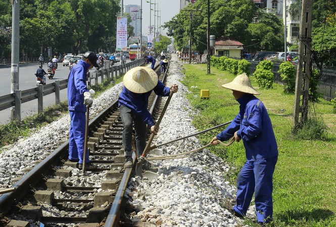 Doanh nghiệp đường sắt vay nợ để trả lương hơn 11 nghìn công nhân. Vì đâu nên nỗi? (24/2/2020)