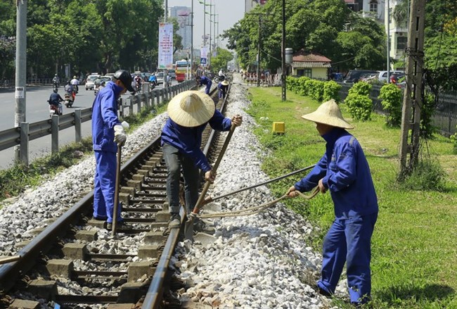 Doanh nghiệp đường sắt vay nợ để trả lương hơn 11 nghìn công nhân. Vì đâu nên nỗi? (24/2/2020)
