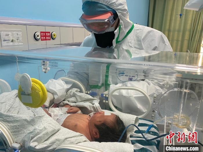 Trung Quốc xuất hiện virus corona chủng mới có khả năng lây từ mẹ sang con (5/2/2020)