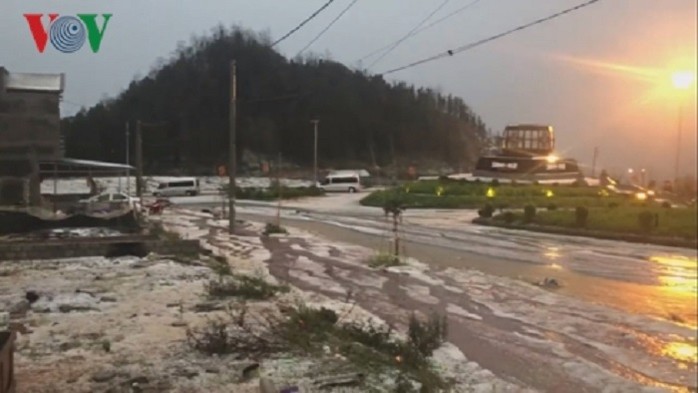 THỜI SỰ 18H CHIỀU 3/3/2020: Mưa đá và dông sét gây nhiều thiệt hại tại các tỉnh miền núi phía Bắc. Mưa lớn tại Hà Nội cũng khiến nhiều khu vực bị ngập.