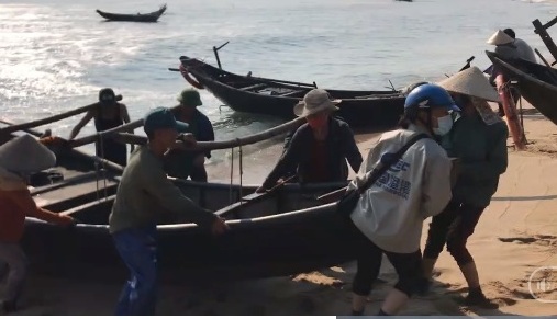 Hà Tĩnh: Người dân không nên hoang mang vì biển xuất hiện dải nước màu đỏ (10/3/2020)