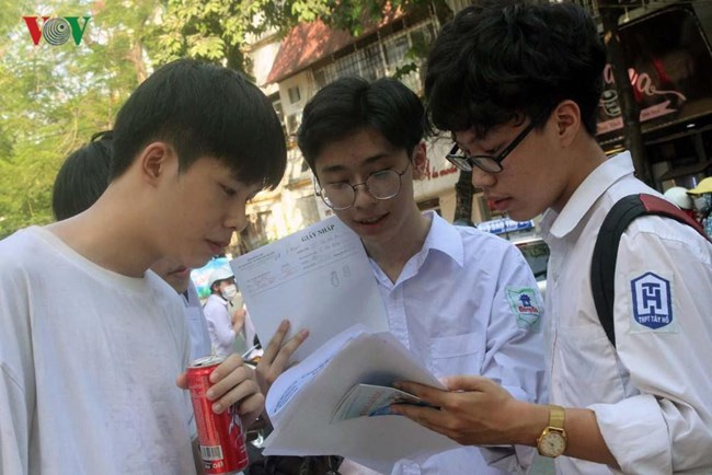 THỜI SỰ 21H30 ĐÊM 23/4/2020: Nhiều trường Đại học công bố phương án tuyển sinh mới sau khi Chính phủ quyết định phương án tổ chức thi tốt nghiệp THPT vào giữa tháng 8