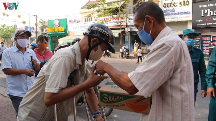 Hỗ trợ an sinh - Cần kịp thời, tránh trục lợi (9/4/2020)