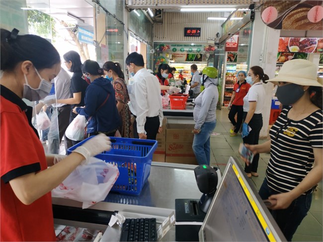 Đắk Lắk: Tâm lý chủ quan, phố phường đông đúc, cửa hàng, quán  mở cửa trở lại (9/4/2020)



