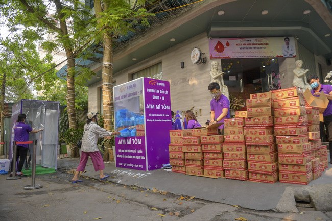 “Cây ATM mì tôm” đầu tiên của một bác sĩ Hà Nội (21/4/2020)