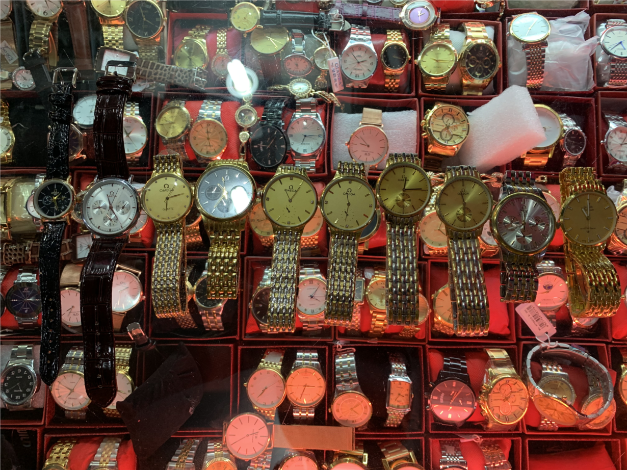 Nhận diện đồng hồ giả mạo nhãn hiệu nổi tiếng được bán tràn lan trên thị trường (16/6/2020)