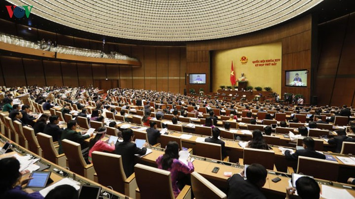 Các đại biểu Quốc hội trăn trở với giải pháp ổn định phát triển kinh tế xã hội (14/6/2020)