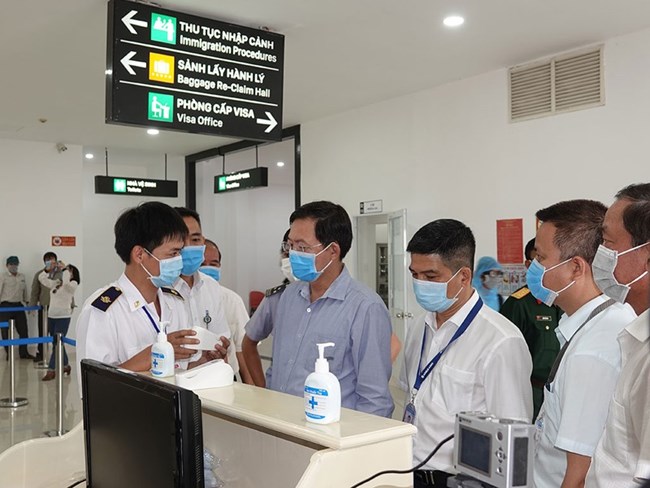 THỜI SỰ 21H30 DÊM 24/6/2020: Tuyệt đối không để làn sóng Covid-19 thứ 2 ở Việt Nam. Hiện Chính phủ chưa cho phép mở cửa đối với khách du lịch vào nước ta. 