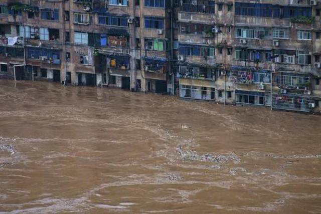 Lũ lụt ảnh hưởng nặng nề tới cuộc sống người dân Trung Quốc (7/7/2020)