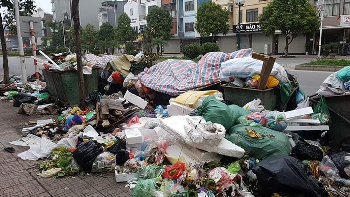 Cần làm rõ trách nhiệm để xảy ra ùn ứ ở bãi rác Nam Sơn (20/7/2020)