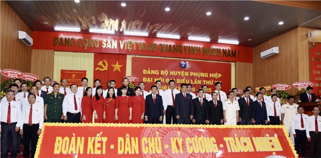 Hậu Giang: Ông Nguyễn Văn Bảy tái đắc cử Bí thư Huyện ủy Phụng Hiệp (18/07/2020)