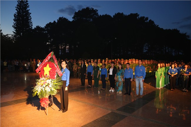 Đắk Lắk: 8.000 đoàn viên thanh niên tham gia thắp nến tri ân các anh hùng liệt sĩ (26/7/2020)