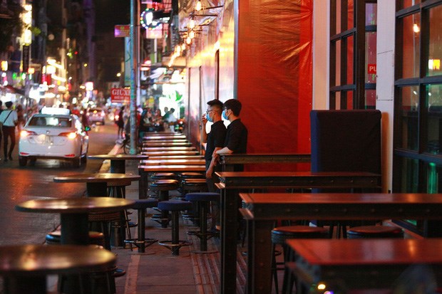 Hà Nội dừng hoạt động quán bar, quán nước vỉa hè từ 0H ngày 01/8 (31/7/2020)
