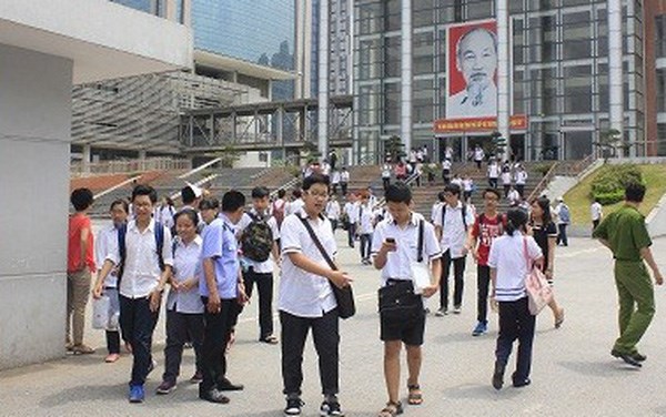 Hà Nội: Đề thi Toán vừa sức - phân hóa học sinh (18/7/2020)