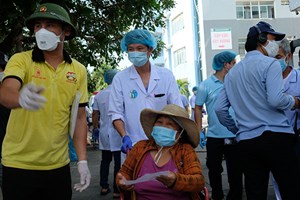 Ngày đầu dỡ bỏ phong tỏa tại các khu dân cư gần 3 bệnh viện lớn ở Đà Nẵng (11/8/2020)