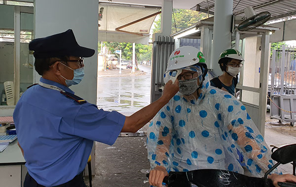 Đảm bảo đời sống gần 2000 sinh viên trong khu ký túc xá sinh viên (2/8/2020)