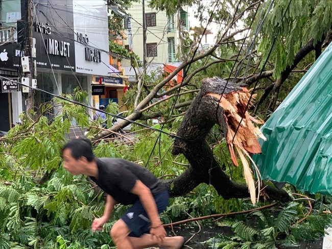 1 người chết, 1 người mất tích và 110 người bị thương do bão số 5 (19/9/2020)