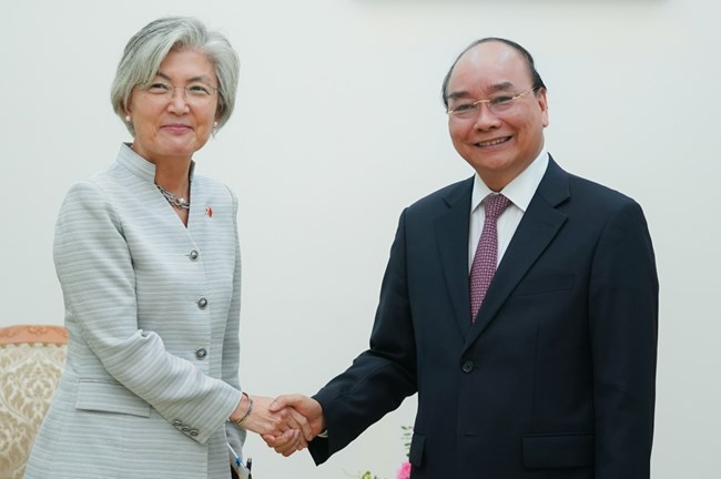 THỜI SỰ 18H CHIỀU 17/9/2020: Thủ tướng đề nghị nâng kim ngạch thương mại Việt Nam-Hàn Quốc lên 100 tỷ USD.