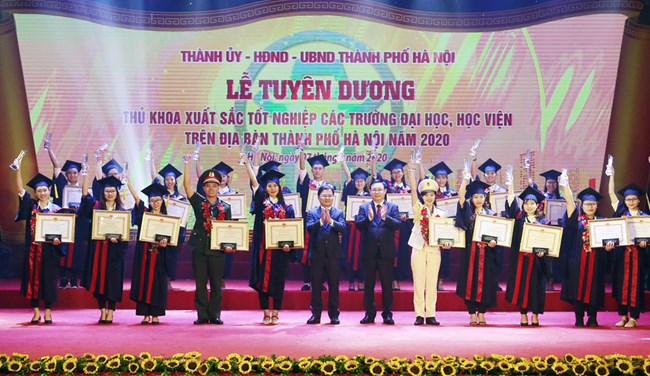 Hà Nội: tuyên dương 88 thủ khoa xuất sắc tốt nghiệp đại học (7/9/2020)