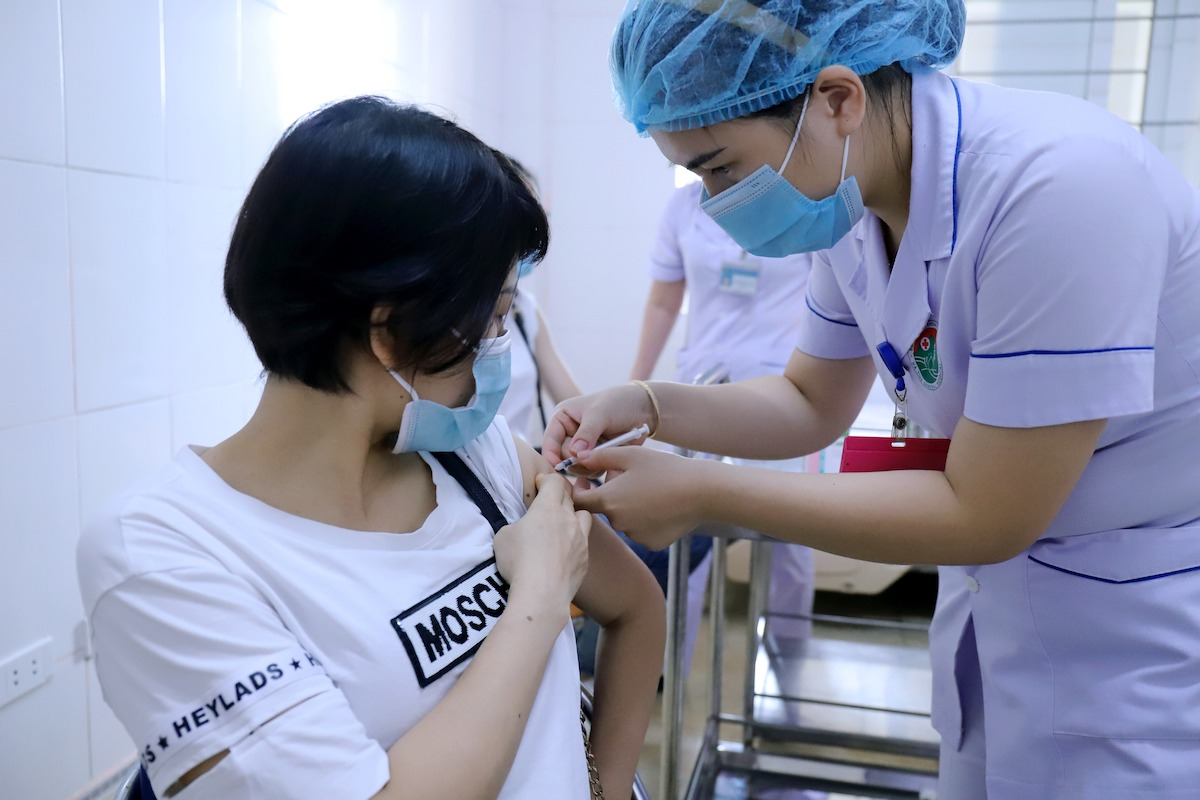 THỜI SỰ 12H TRƯA 27/12/2021: Tỷ lệ bao phủ đủ vaccine Covid-19 tại Việt Nam cao hơn với mục tiêu mà Tổ chức Y tế thế giới khuyến cáo cho mỗi quốc gia.