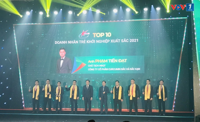 Phó Thủ tướng Lê Minh Khái dự Lễ trao Danh hiệu “Doanh nhân trẻ khởi nghiệp xuất sắc 2021” (26/12/2021)
