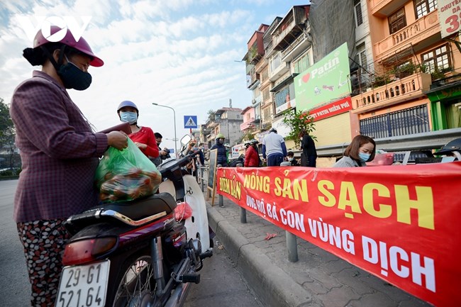 THỜI SỰ 21H30 ĐÊM 24/2/2021: Chính phủ yêu cầu khẩn trương tạo thuận lợi lưu thông, XNK hàng hóa, nguyên, vật liệu phục vụ SX và nông sản tại các địa phương có dịch COVID-19